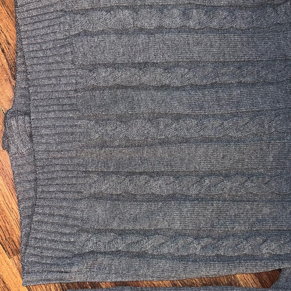Men'sGray Cable Knit Sweater - Picture 6 of 7